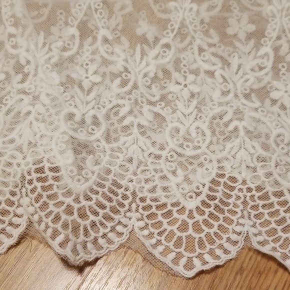 Ivory lace sleeveless tunic top - Picture 5 of 5